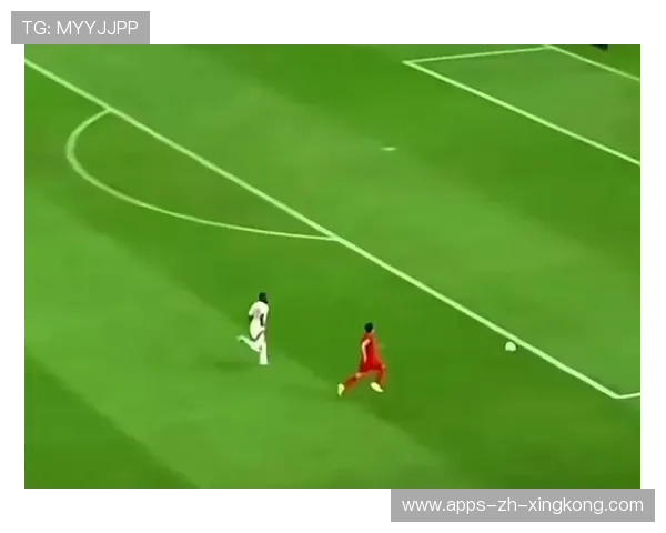 这个绿色球员的速度真是惊人,瞬间超越了所有对手 这个绿色球员的速度真是惊人,瞬间超越了所有对手