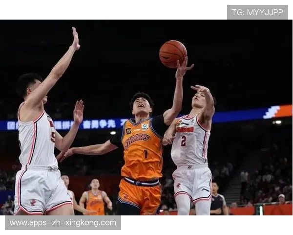 CBA上海连续反击得势,比分变化频繁引出高潮 CBA上海连续反击得势,比分变化频繁引出高潮