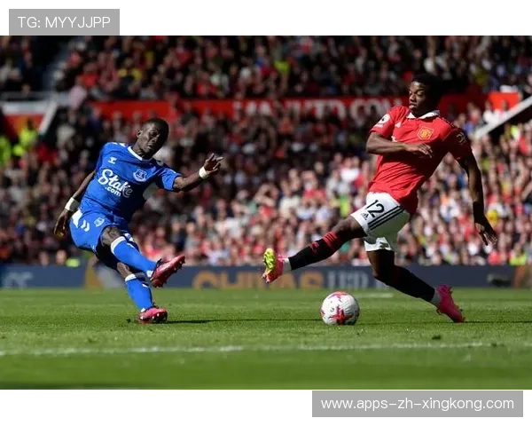 曼联反击极具侵略性，拉什福德晃开角度打门偏出