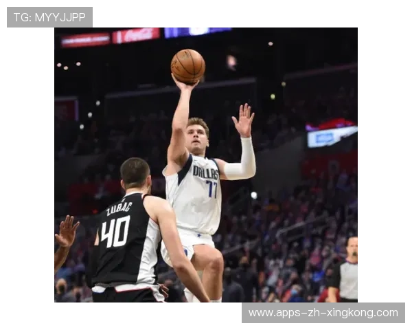 东契奇后仰中投直落篮筐，独行侠再稳一局